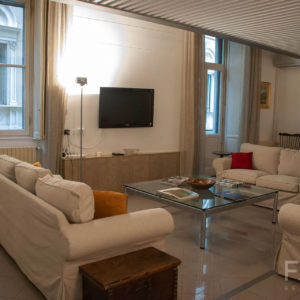 vendita appartamento via spiga milano living  fazzi real estate