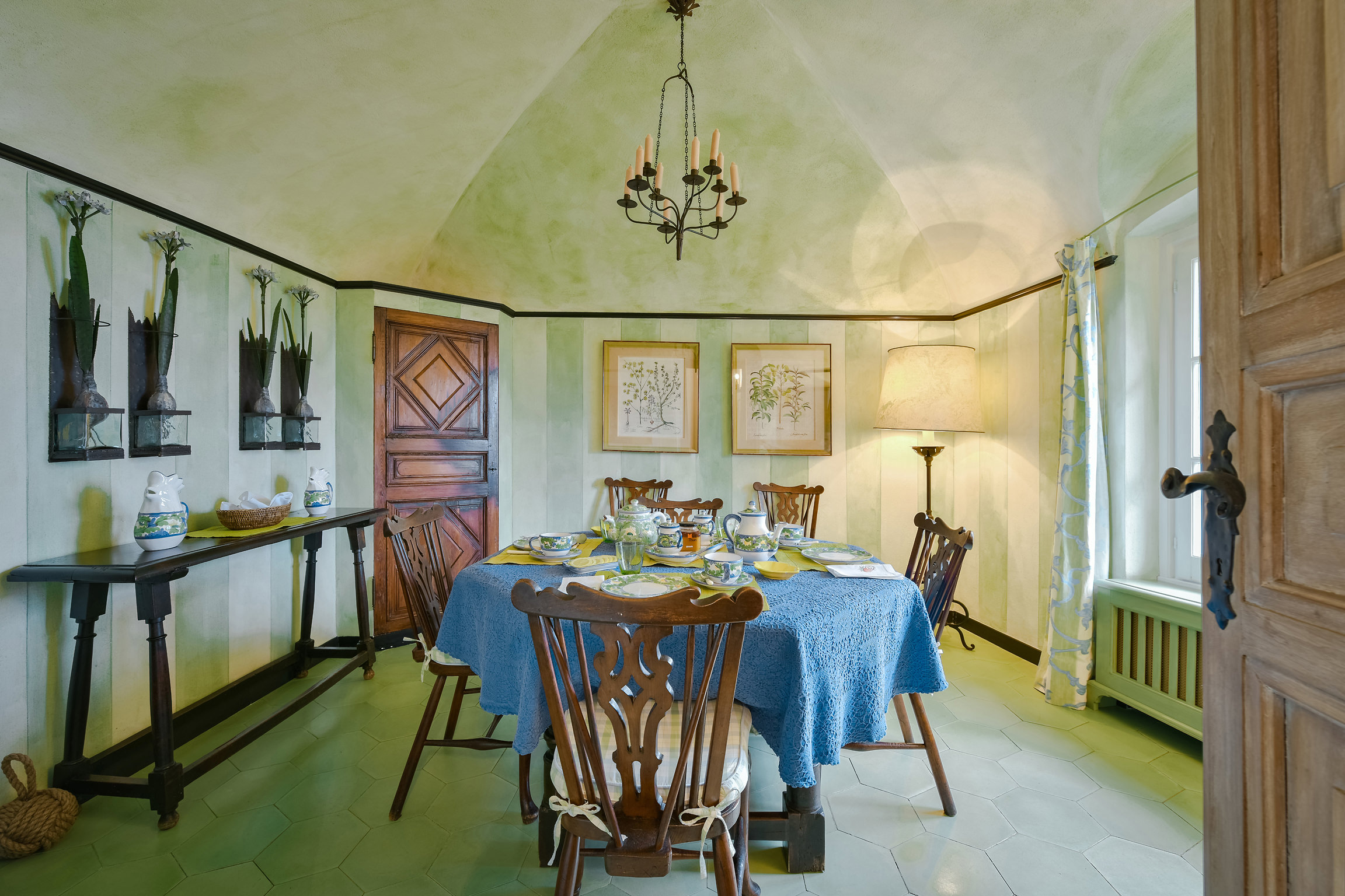 4PVT-Casa-Montefino-5513 dining room